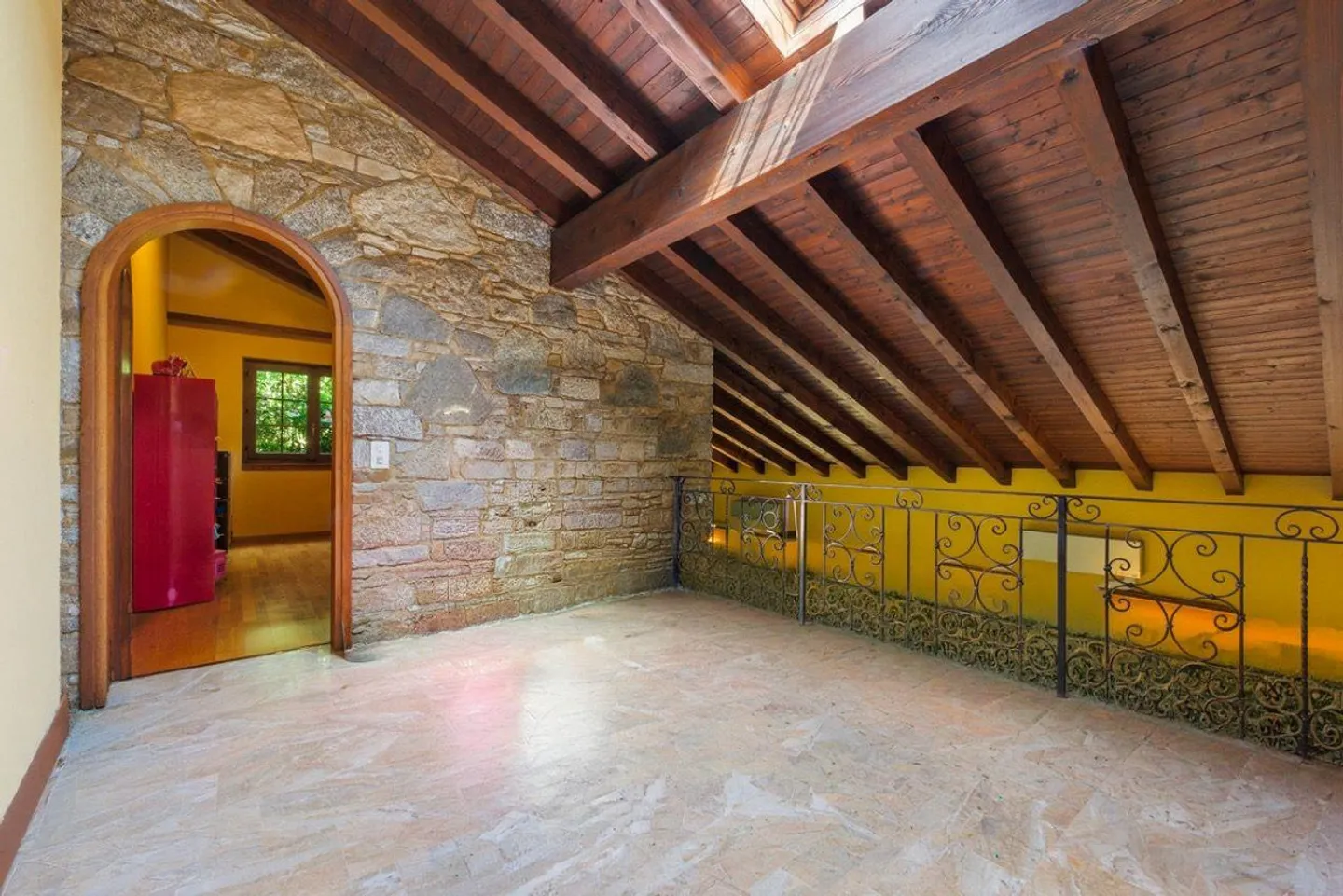 Elegance and Views: villa with lake view and absolute privacy - Photo 7 of 14