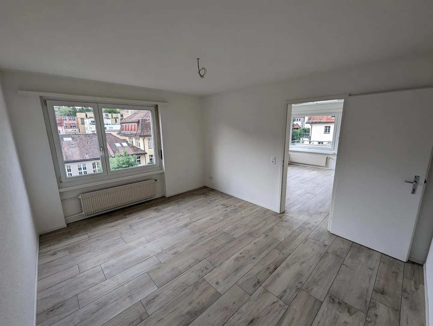 Newly renovated 4.5-room apartment in a city-close location - Photo 4 of 6