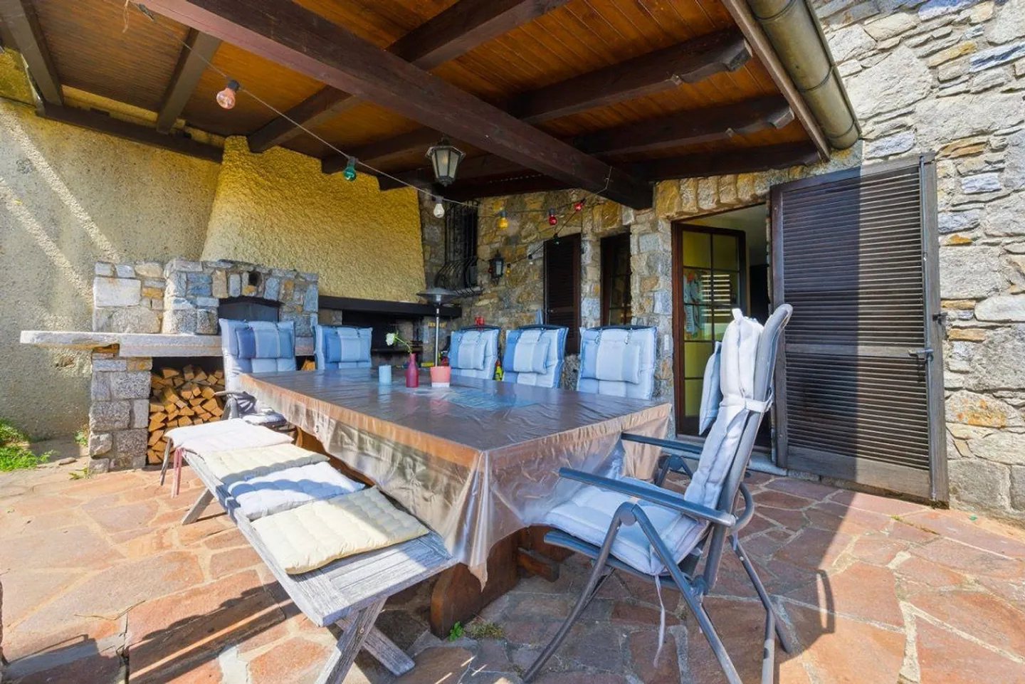 Elegance and Views: villa with lake view and absolute privacy - Photo 9 of 14