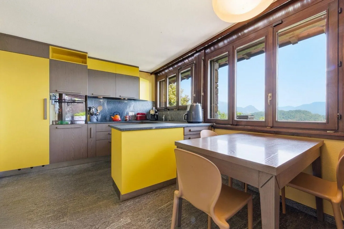 Elegance and Views: villa with lake view and absolute privacy - Photo 10 of 14