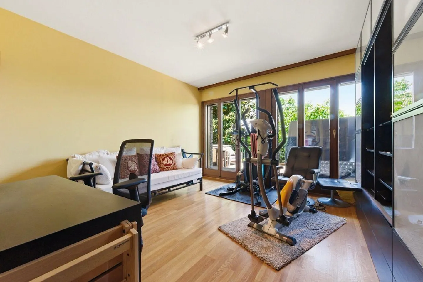 Elegance and Views: villa with lake view and absolute privacy - Photo 13 of 14