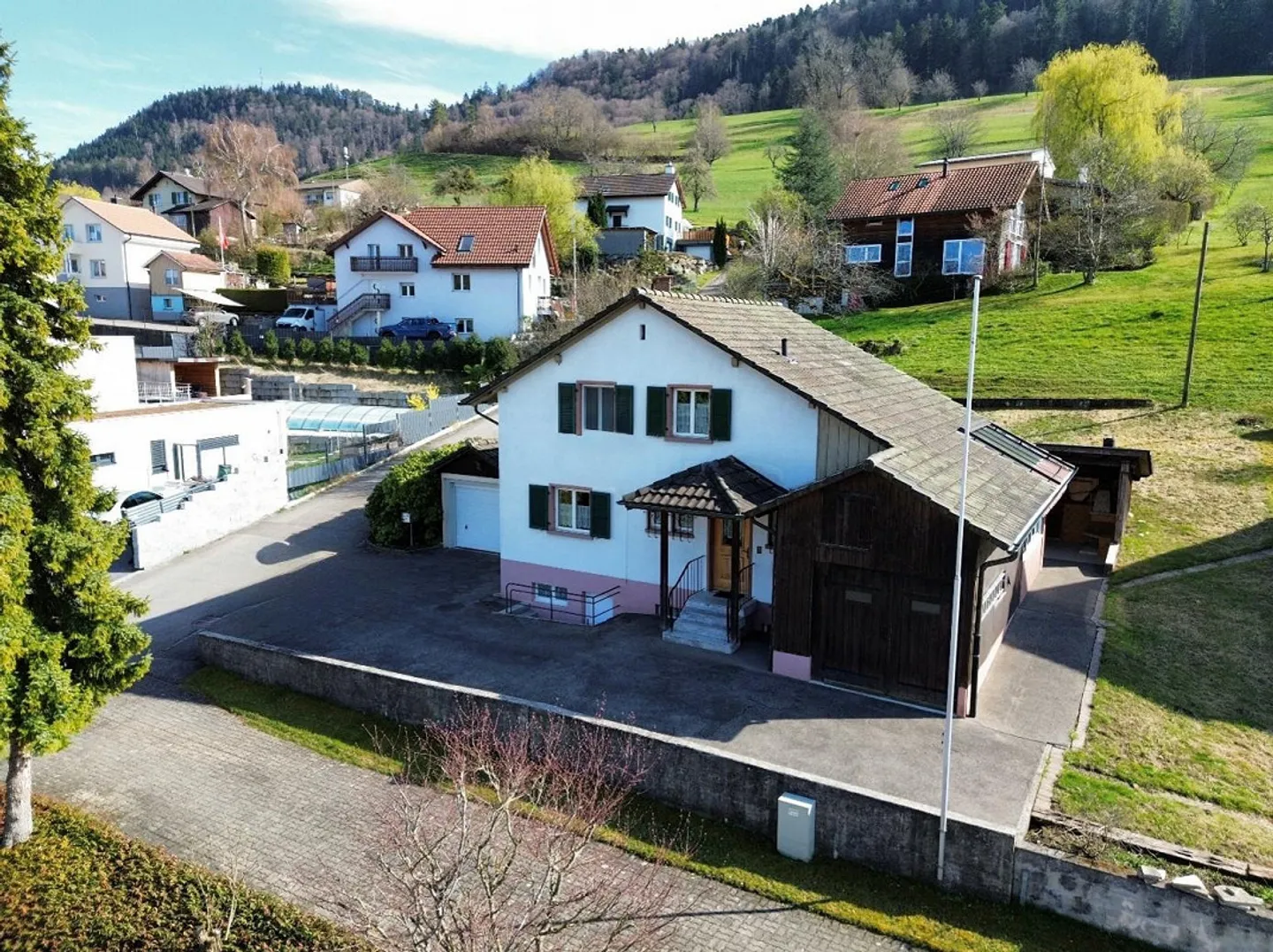 4.5-Room Single-Family House in Idyllic Surroundings - Photo 1 of 11