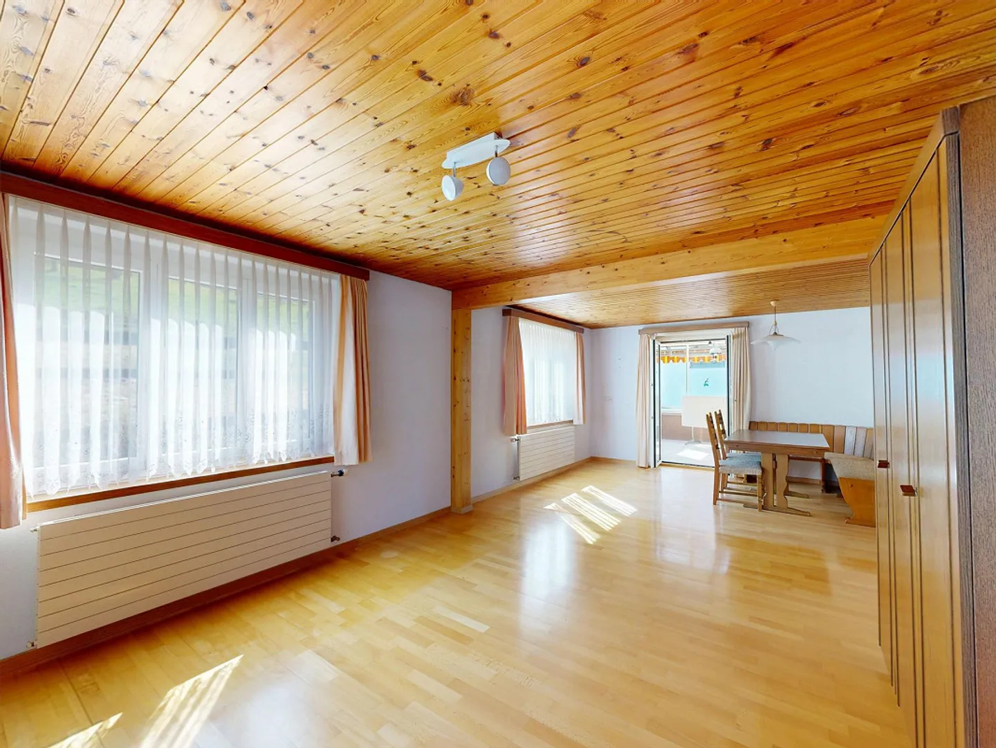 4.5-Room Single-Family House in Idyllic Surroundings - Photo 2 of 11