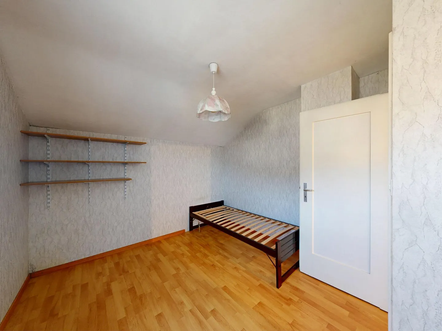 4.5-Room Single-Family House in Idyllic Surroundings - Photo 8 of 11