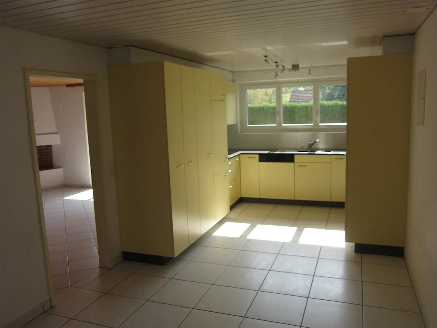 Appartement lumineux 2,5 pièces 1er étage - Photo 3 sur 14