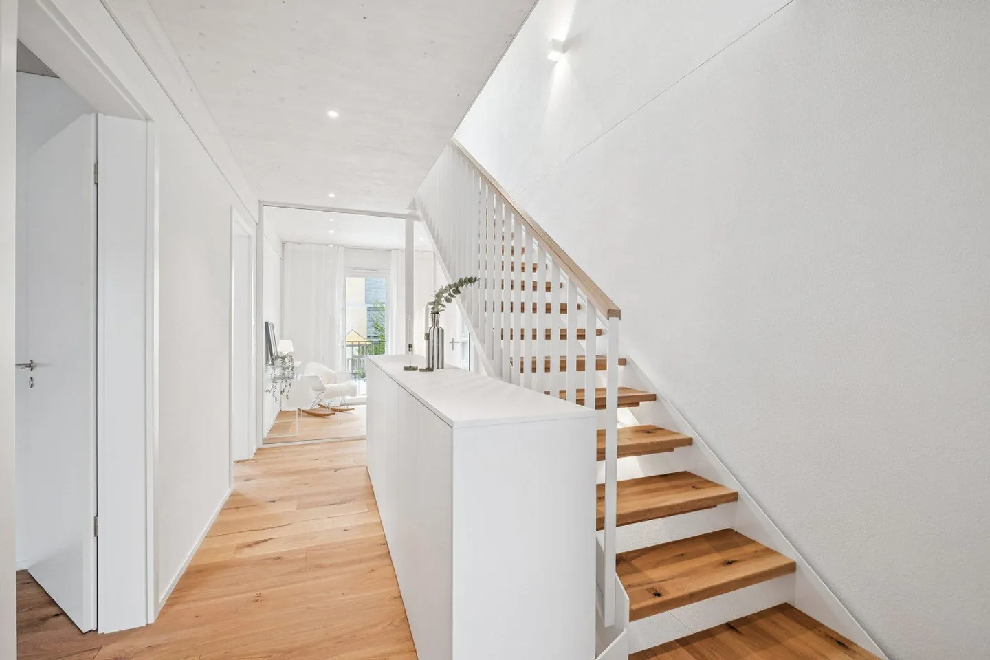 Maison de 6 pièces finie avec coin salon de jardin confortable - Photo 3 sur 8