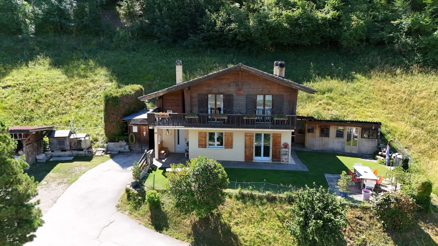 Einfamilienhaus 5 Zimmer ½ von 224 m2 netto auf Grundstücken von 1693 m2 mit atemberaubendem Blick - Foto 3 von 22