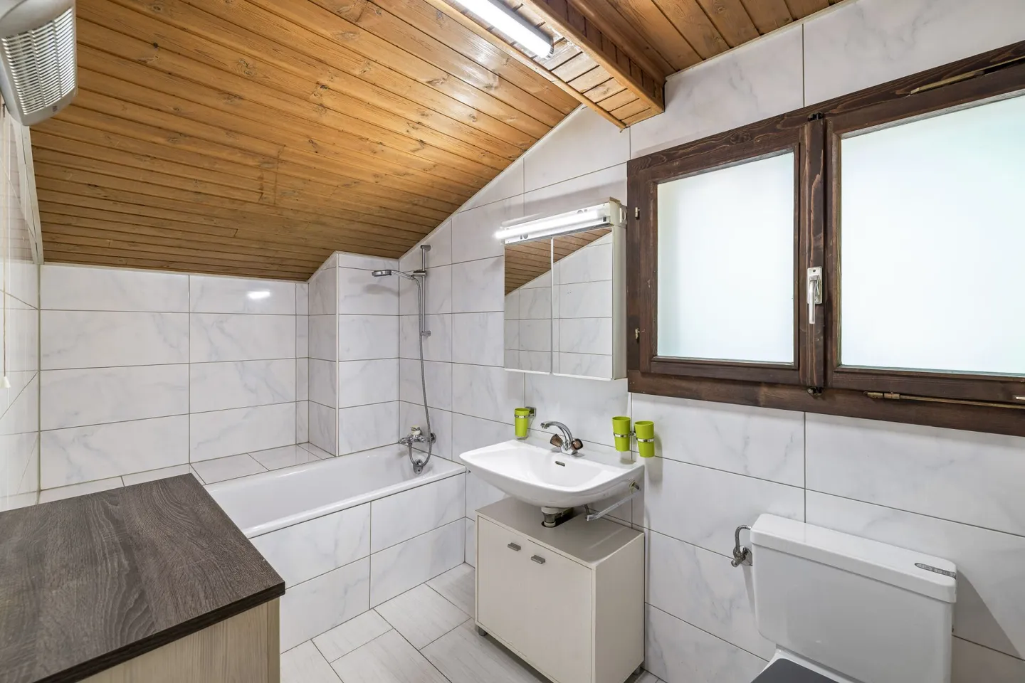 Einfamilienhaus 5 Zimmer ½ von 224 m2 netto auf Grundstücken von 1693 m2 mit atemberaubendem Blick - Foto 16 von 22