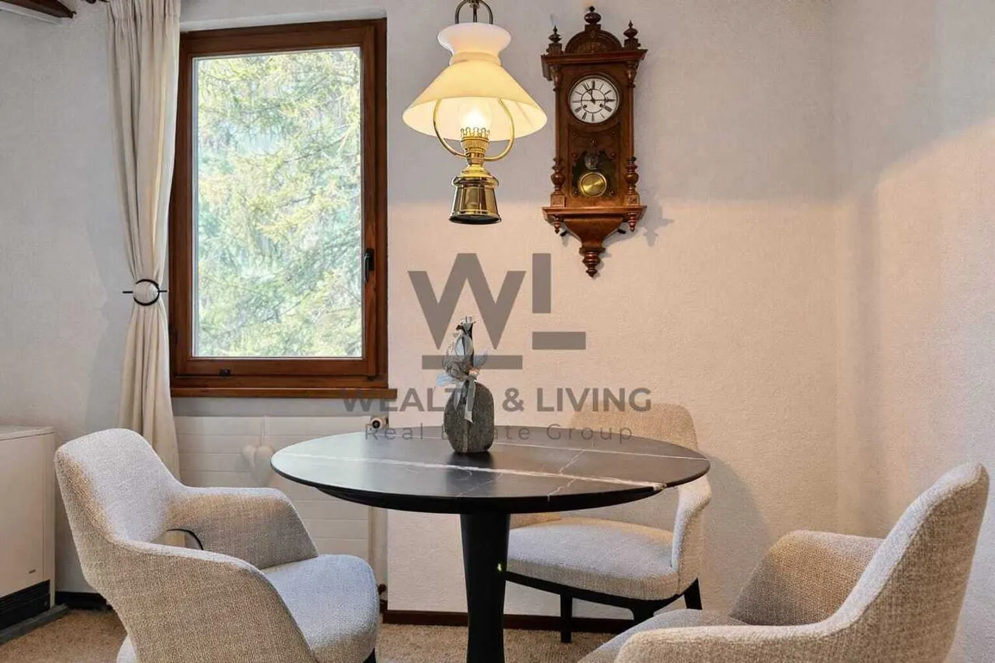 Chalet avec terrain constructible de 1387 m² et garage - Photo 4 sur 13