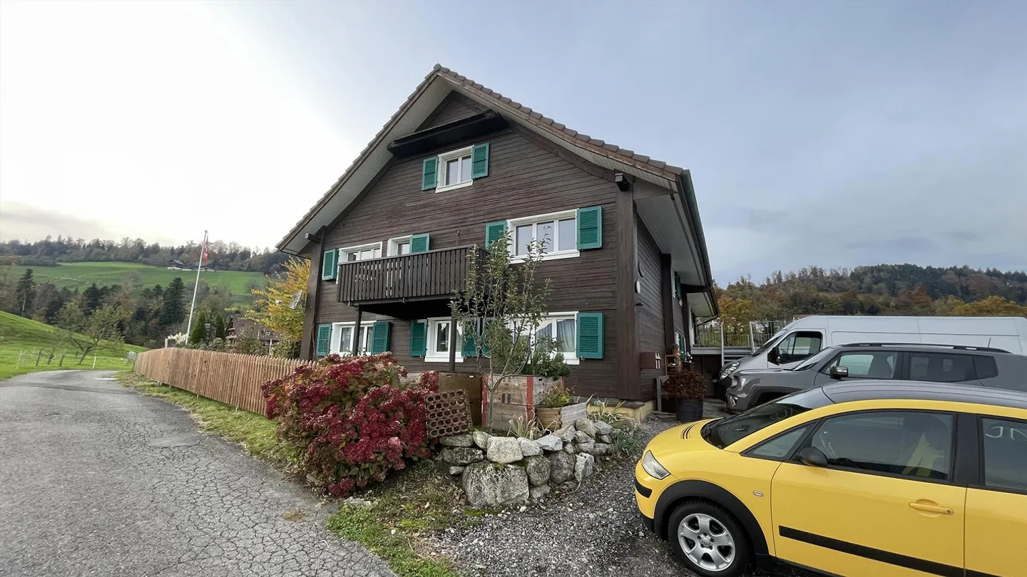 4 Room Apartment - Photo 1 of 12