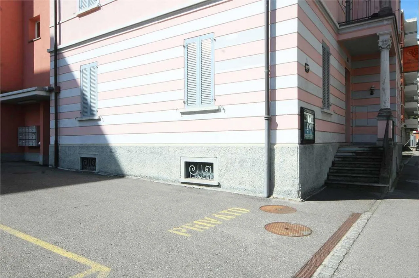 Lugano : bureau de 4 pièces dans un emplacement stratégique - Photo 3 sur 4