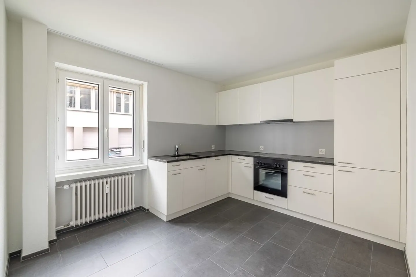 Central Apartment - Photo 5 of 7