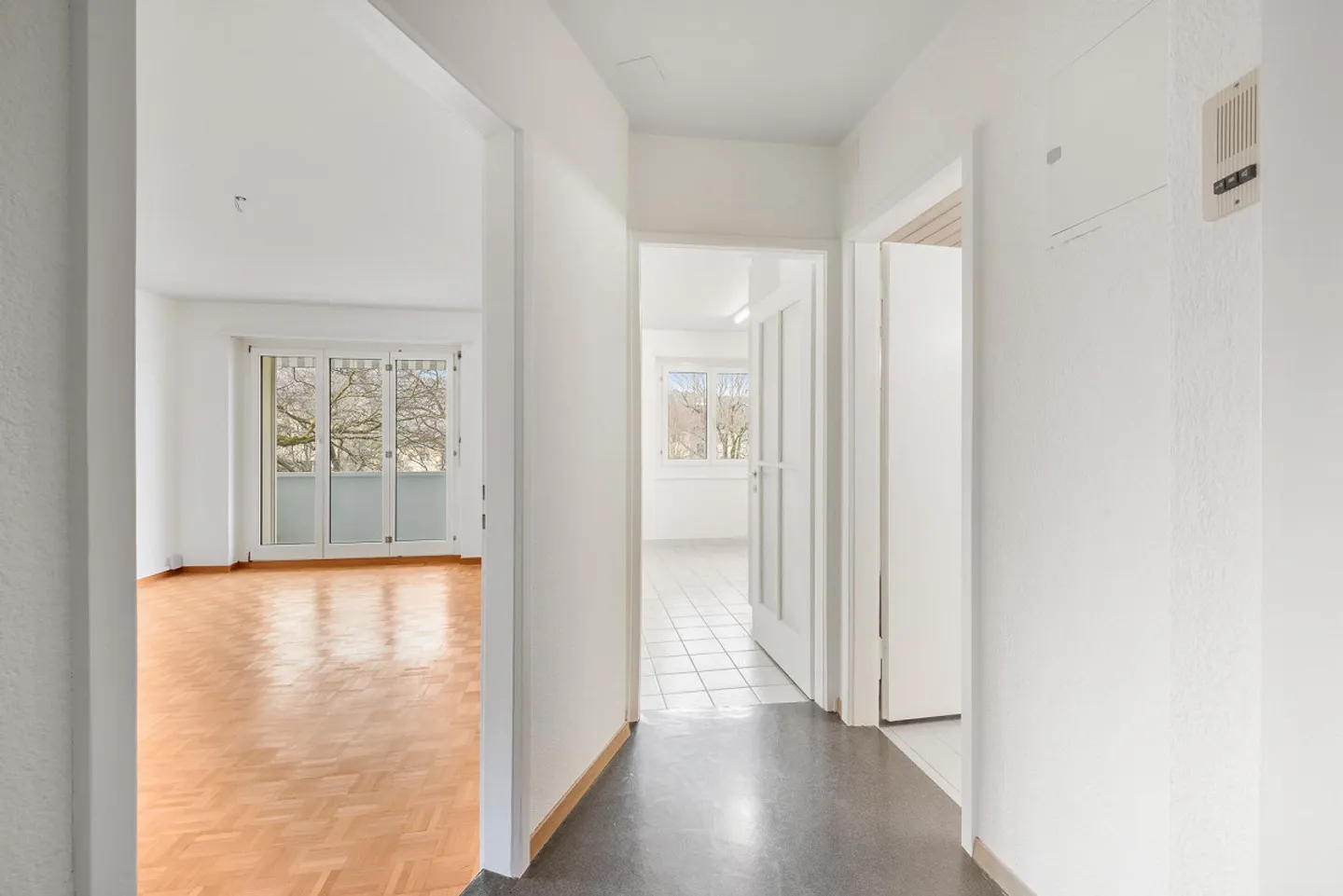 Charming - close to the center - Your new home! - Photo 4 of 10