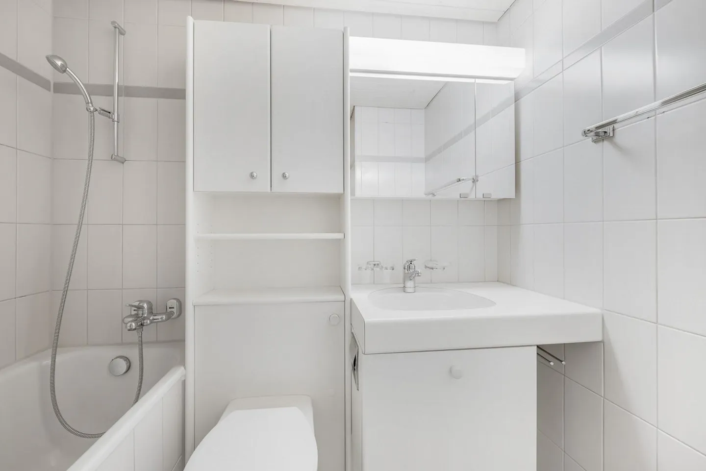 Charming - close to the center - Your new home! - Photo 9 of 10