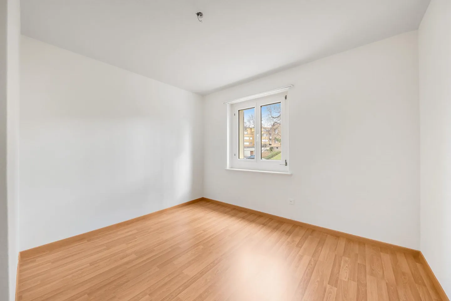 Charming - close to the center - Your new home! - Photo 6 of 10