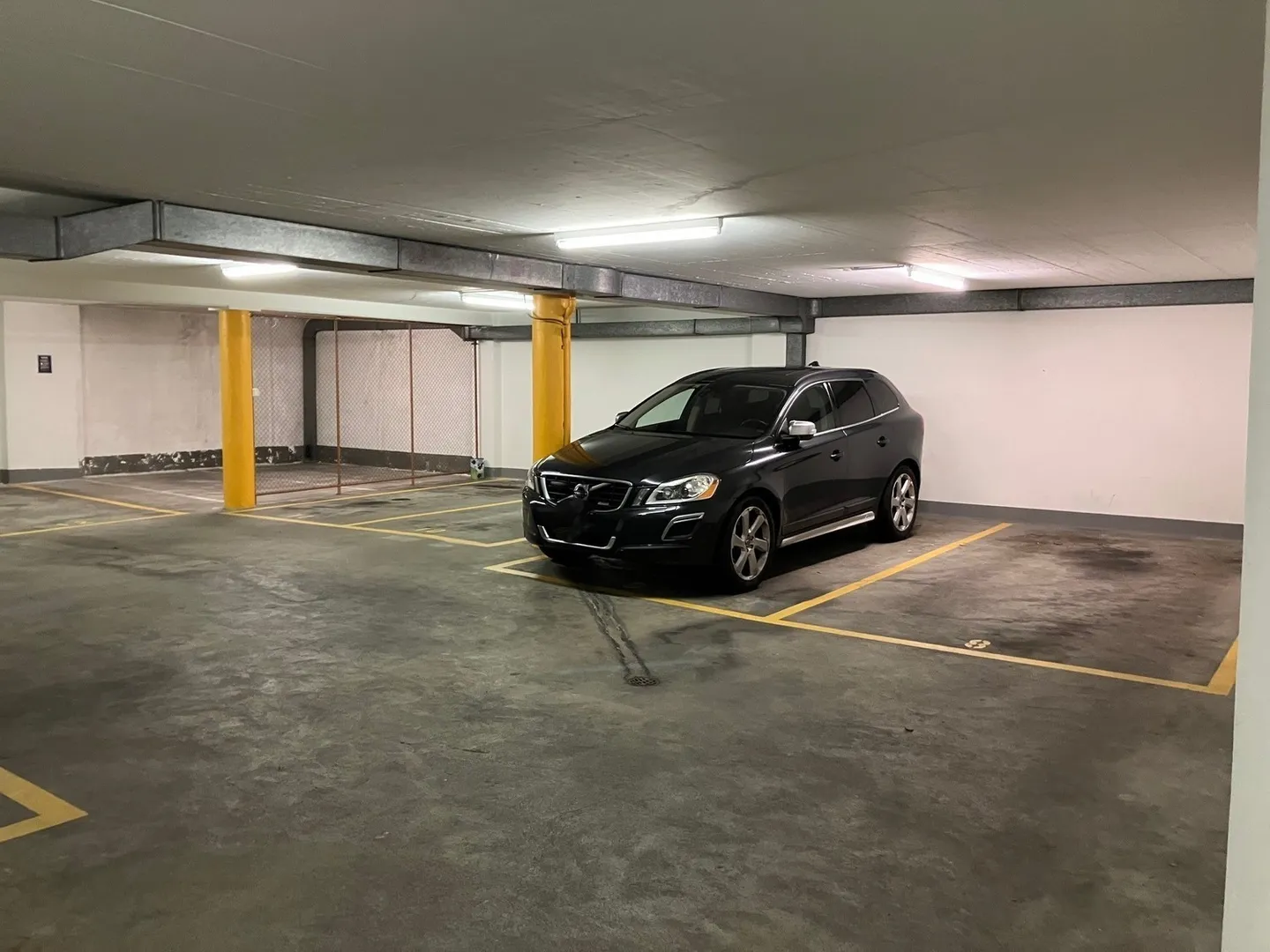 Underground parking space in the 2nd basement - Photo 2 of 3