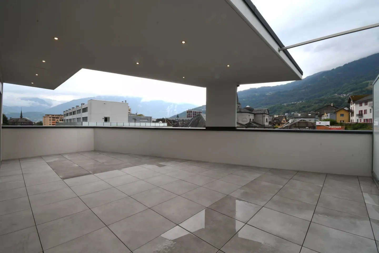 Charming Attic Apartment in Monthey - Photo 8 of 9