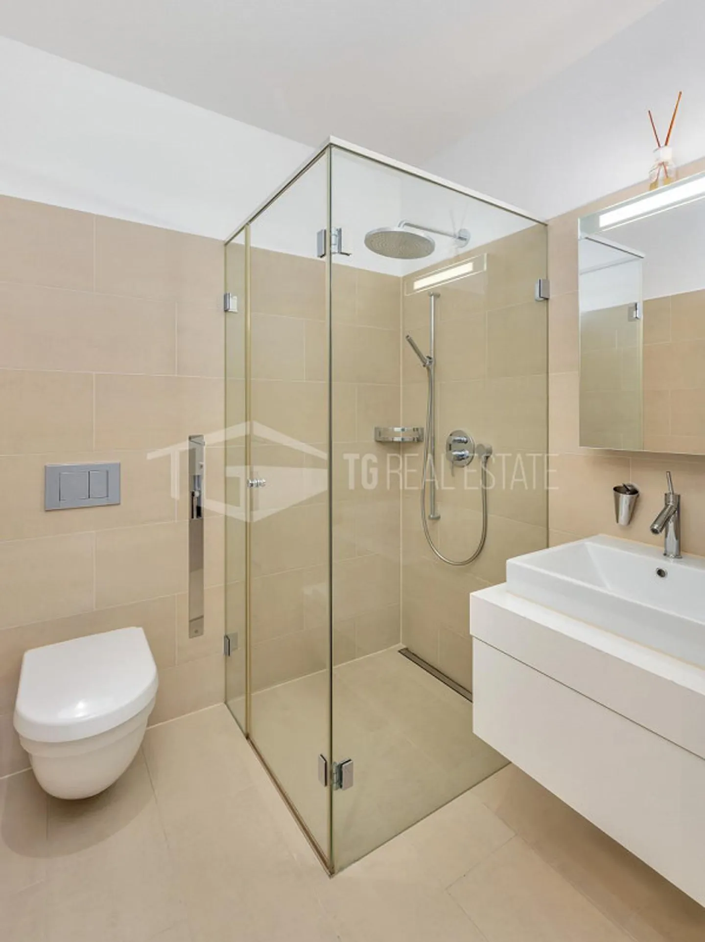 4.5 Local Dream House with Lake View Terraces - Photo 3 of 13