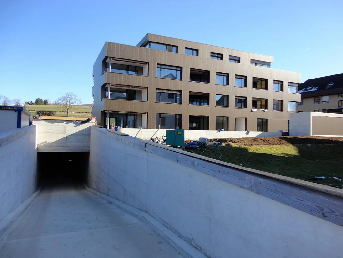Parking spaces for rent – Kirchweg 20a, Ehrendingen - Photo 1 of 1
