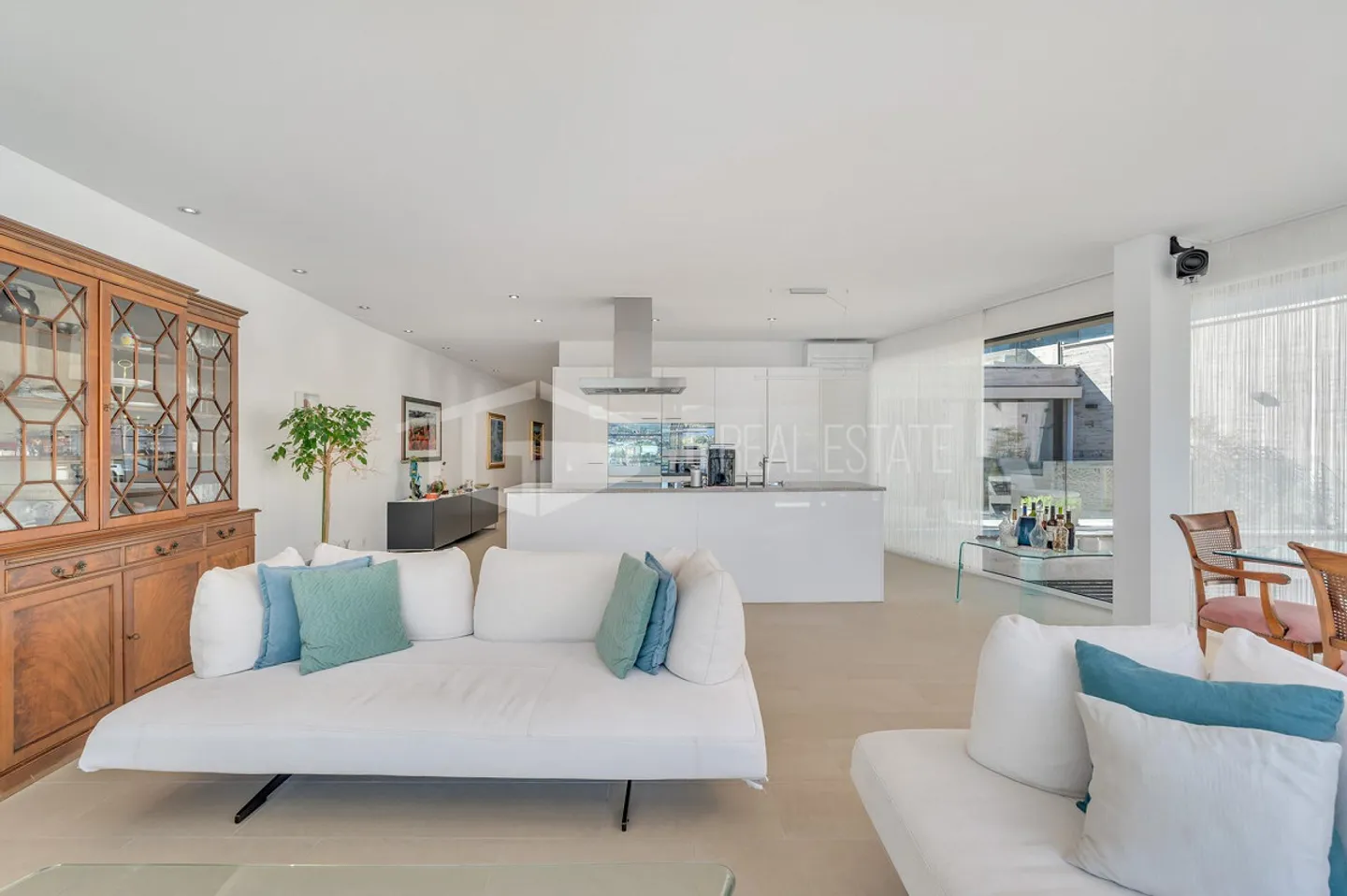 4.5 Local Dream House with Lake View Terraces - Photo 10 of 13