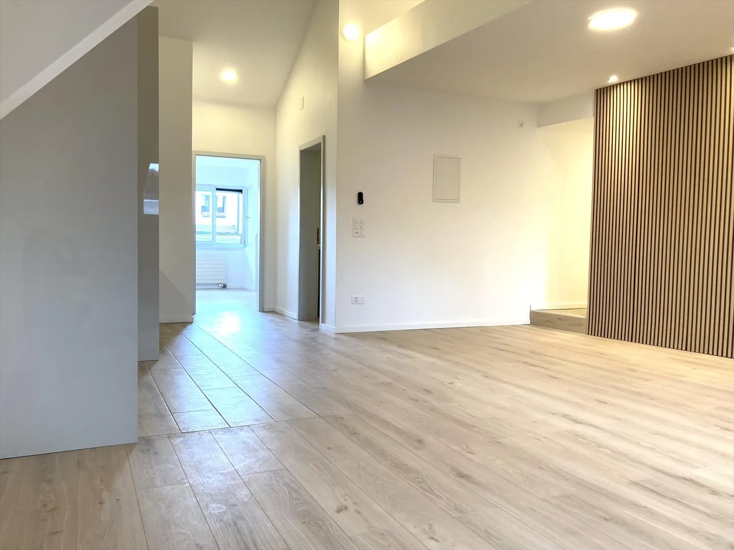 Spacious and Bright, in the Heart of the Old Town - Photo 3 of 8