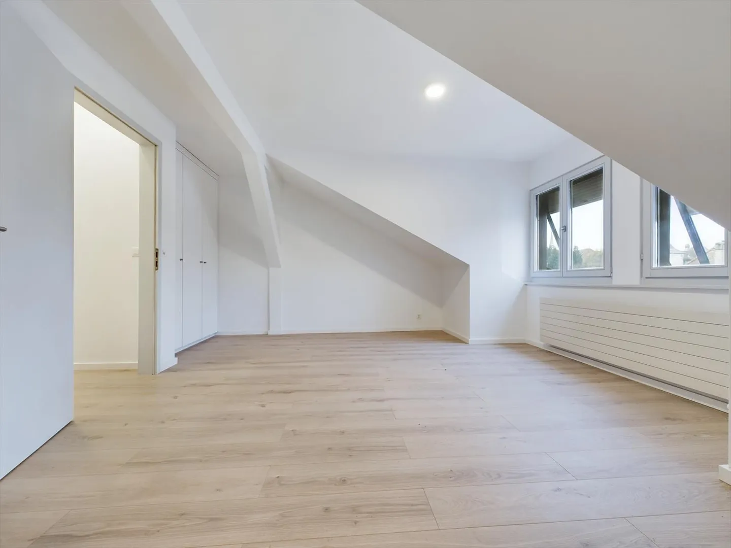 Spacious and Bright, in the Heart of the Old Town - Photo 5 of 8