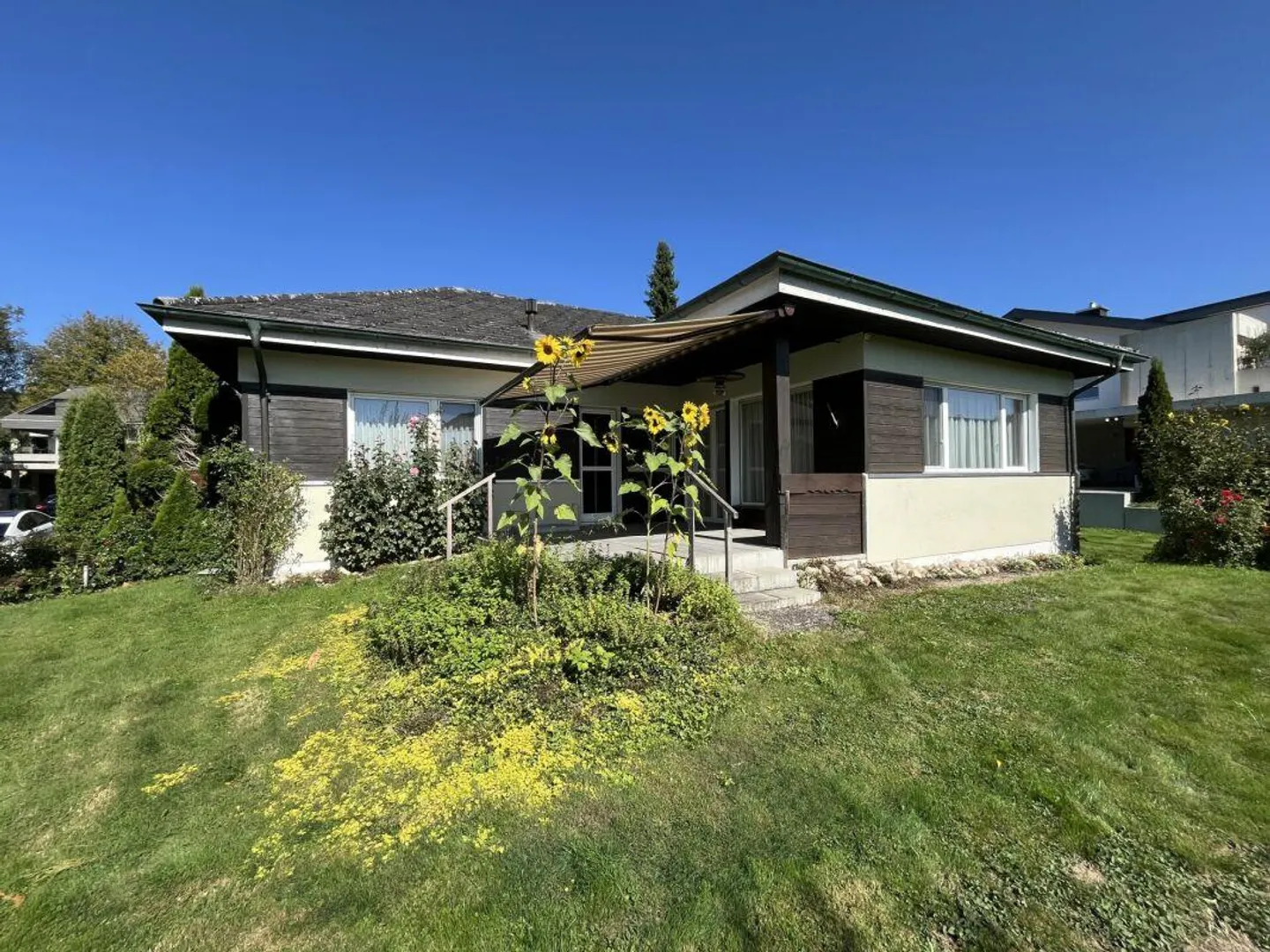 Single-family house - Photo 1 of 13