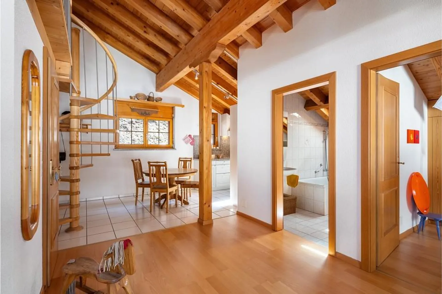 Exclusive 3.5-room penthouse apartment with gallery in a prime location in Leukerbad - Photo 2 of 6