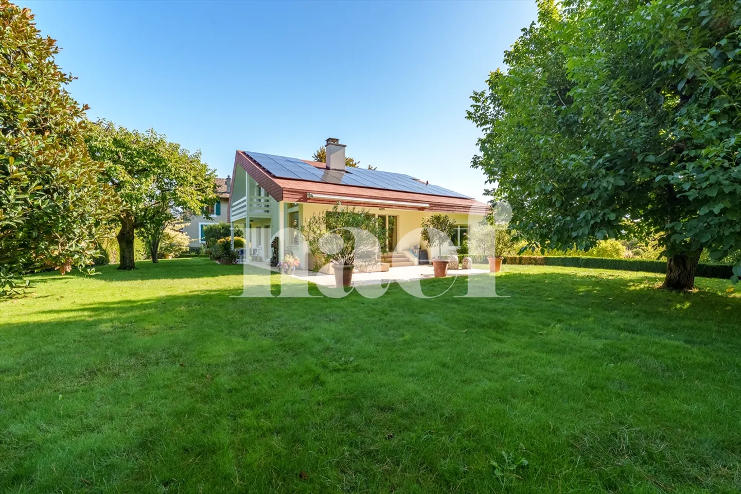 Charming Detached House with Garden - Photo 1 of 9