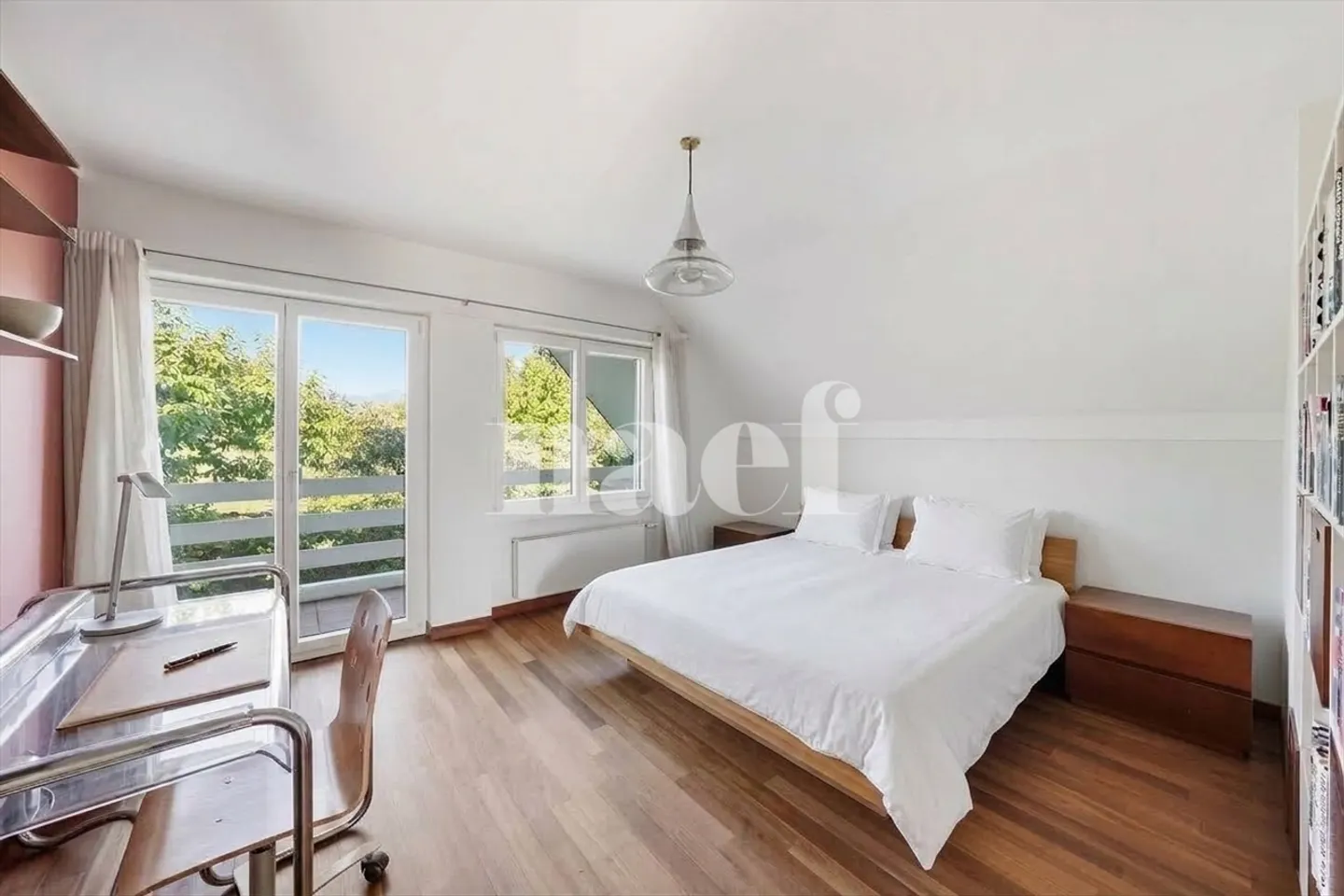 Charming Detached House with Garden - Photo 7 of 9