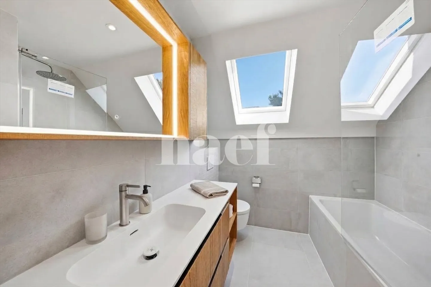 Charming Detached House with Garden - Photo 9 of 9