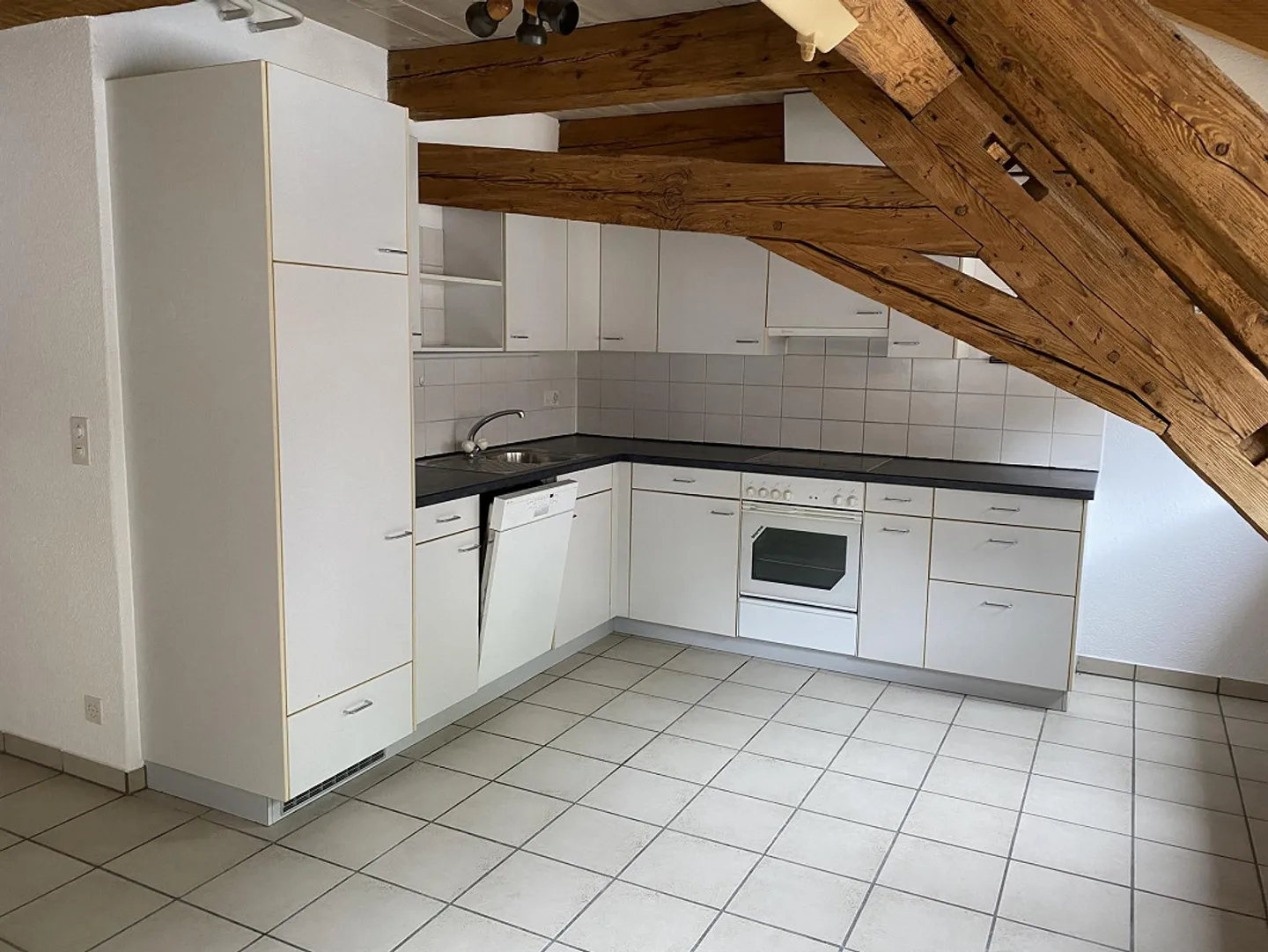 Ampio appartamento di 3,5 stanze - Foto 2 di 11
