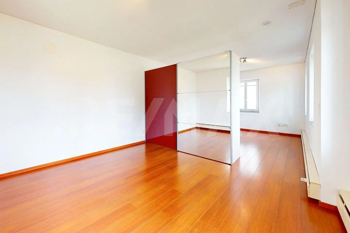 Casa unifamiliare parzialmente ristrutturata con molto spazio e potenziale - Foto 4 di 13