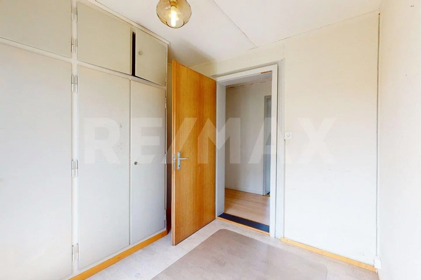 Casa unifamiliare parzialmente ristrutturata con molto spazio e potenziale - Foto 6 di 13