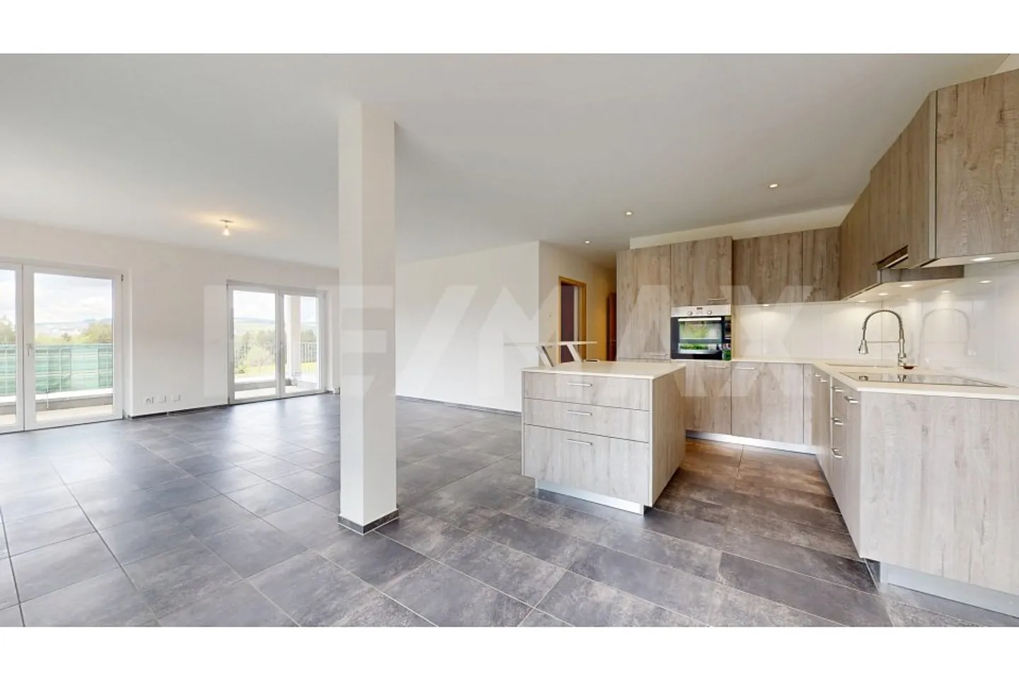Are you independent or a family? This apartment is made for you - Photo 2 of 4