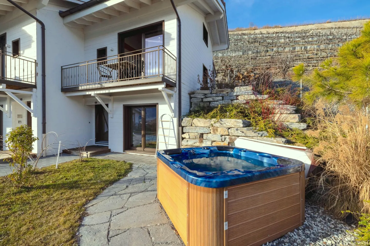 Charming semi-detached house with 3 rooms and 1/2 of 110 m2 in the heart of the vineyards of Saillon - Photo 1 of 20