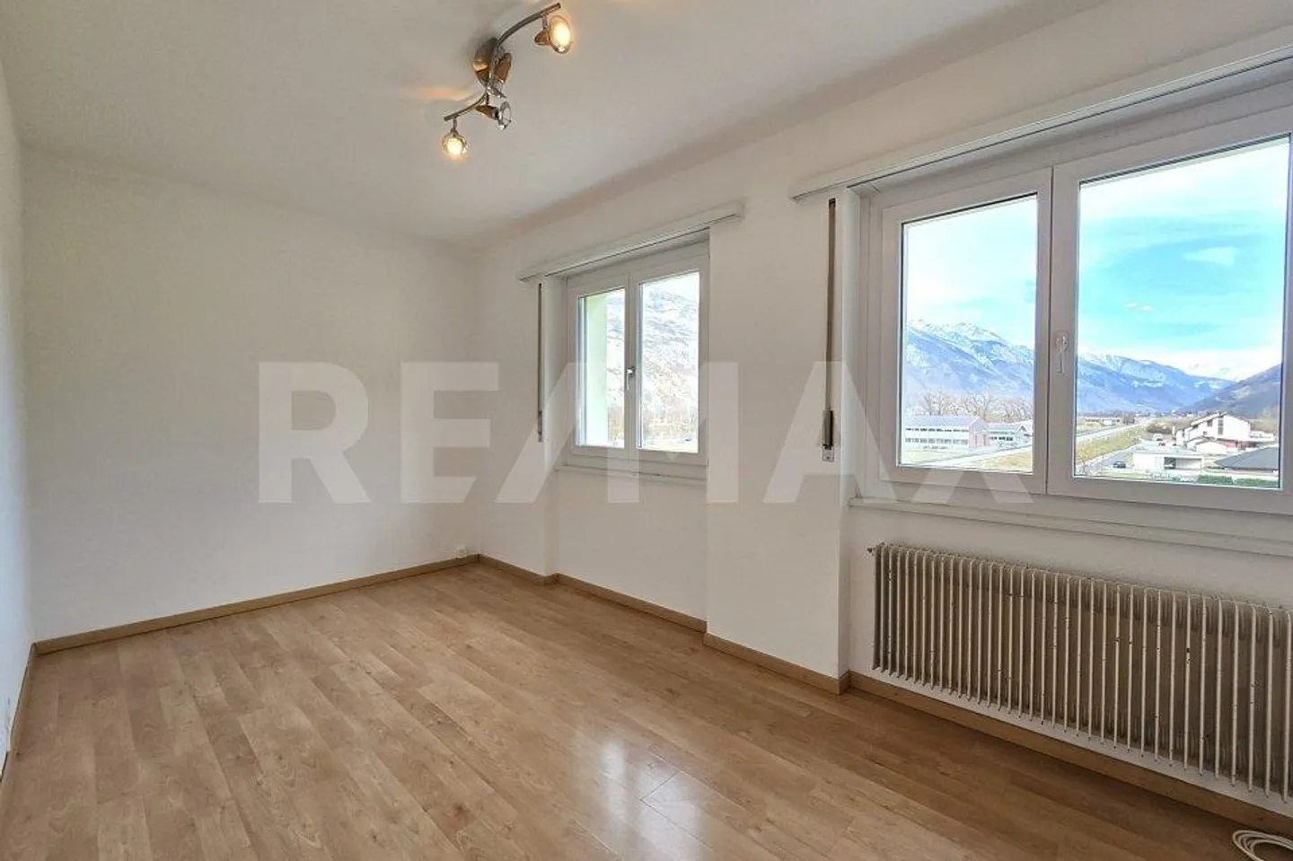 Votre nouveau chez-vous à Agarn – Lumière, Espace et Vue sur la Montagne ! - Photo 8 sur 13