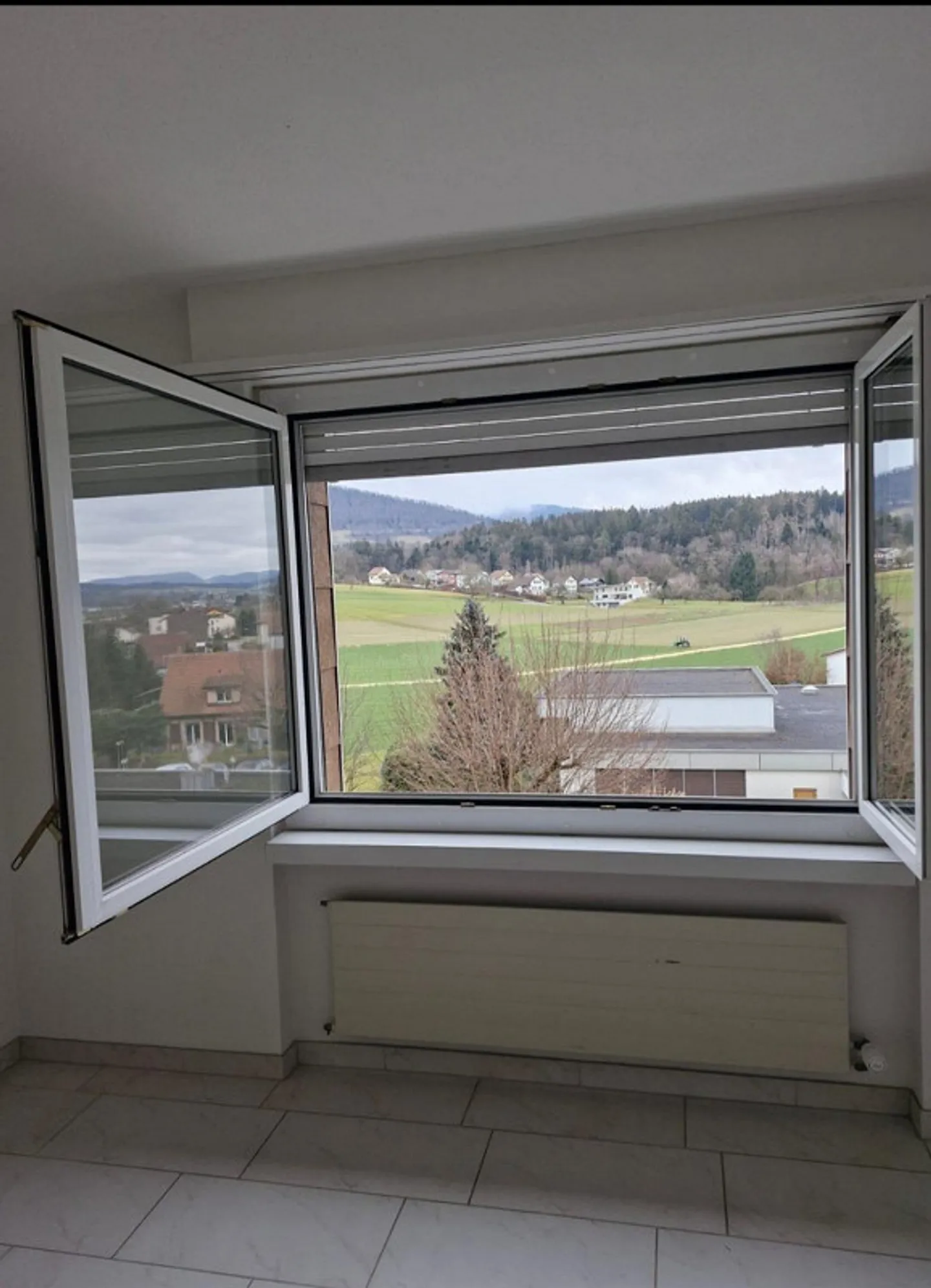 Schöne ,3,5 Zimmer Wohnung in ruhige Lage - Foto 1 von 10