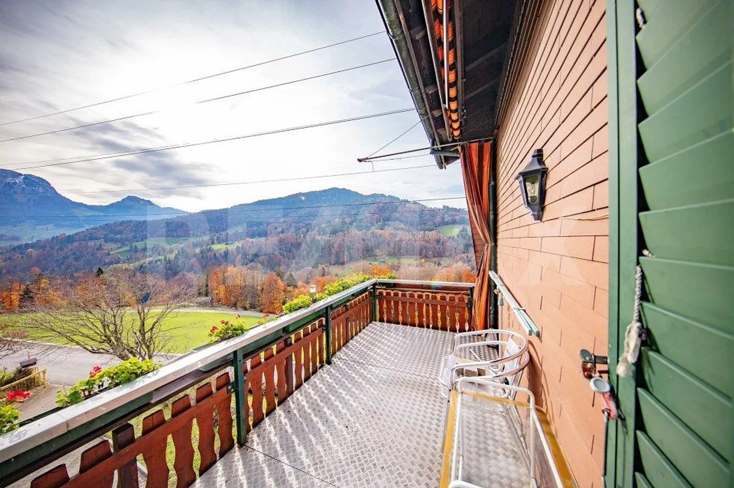 Casa di campagna accogliente e ben tenuta di 4,5 stanze, con vista panoramica mozzafiato in una posizione soleggiata, Siebnen SZ - Foto 3 di 13