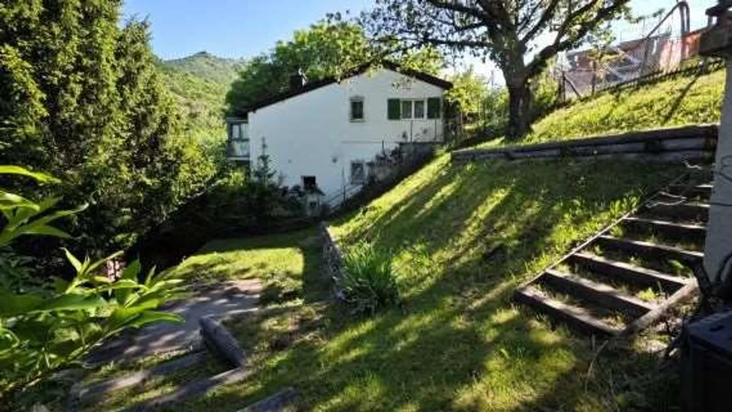 Proprietà residenziale immersa nel verde con vista panoramica - Foto 5 di 13