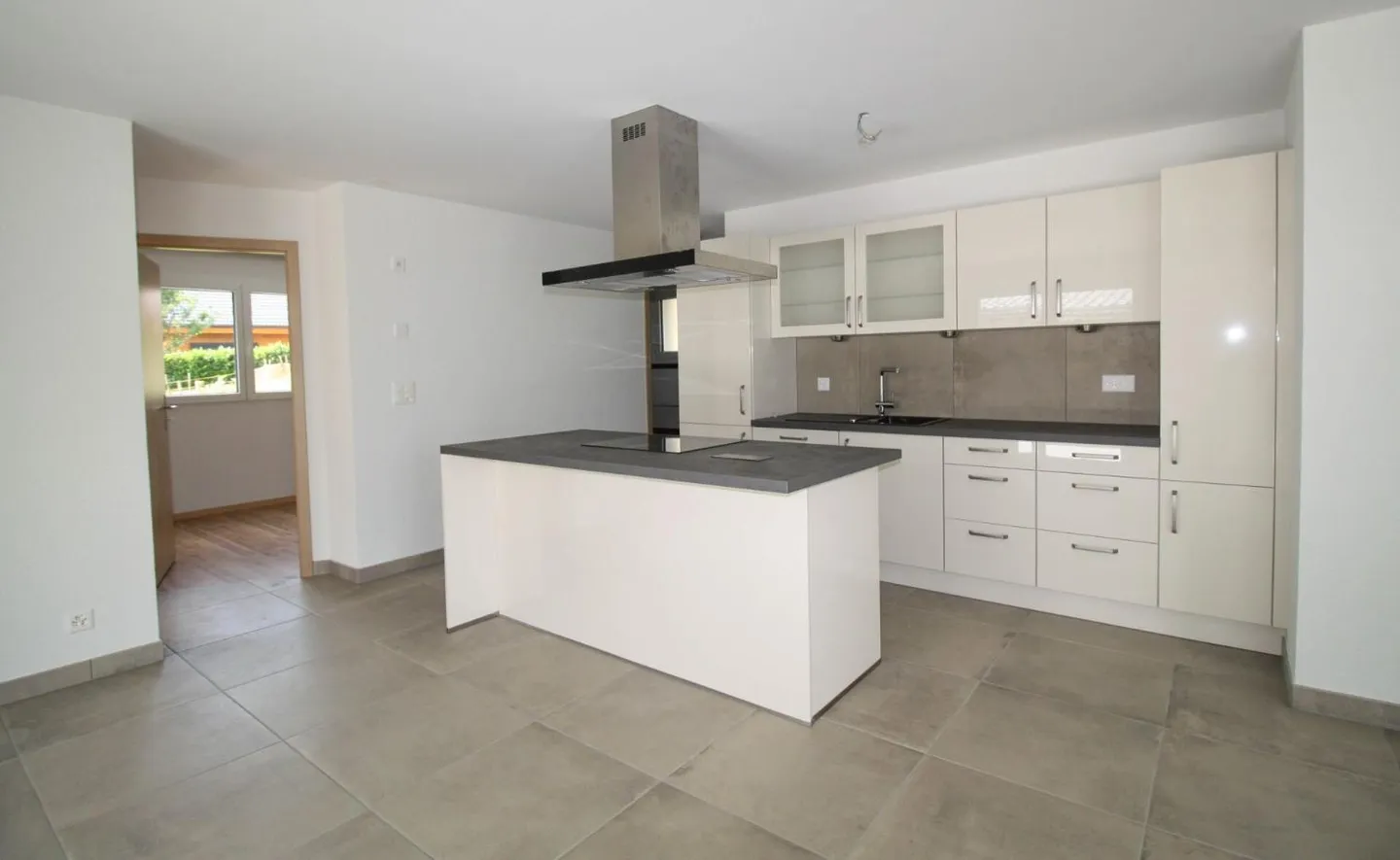 Magnifico appartamento di 4,5 stanze con terrazza e vista aperta a Collonges - Foto 3 di 11