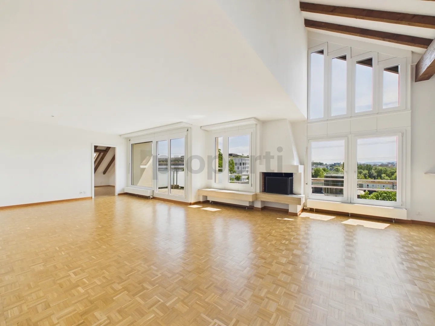 Spacious 5.5-room apartment with three terraces in Seebach - Photo 1 of 11