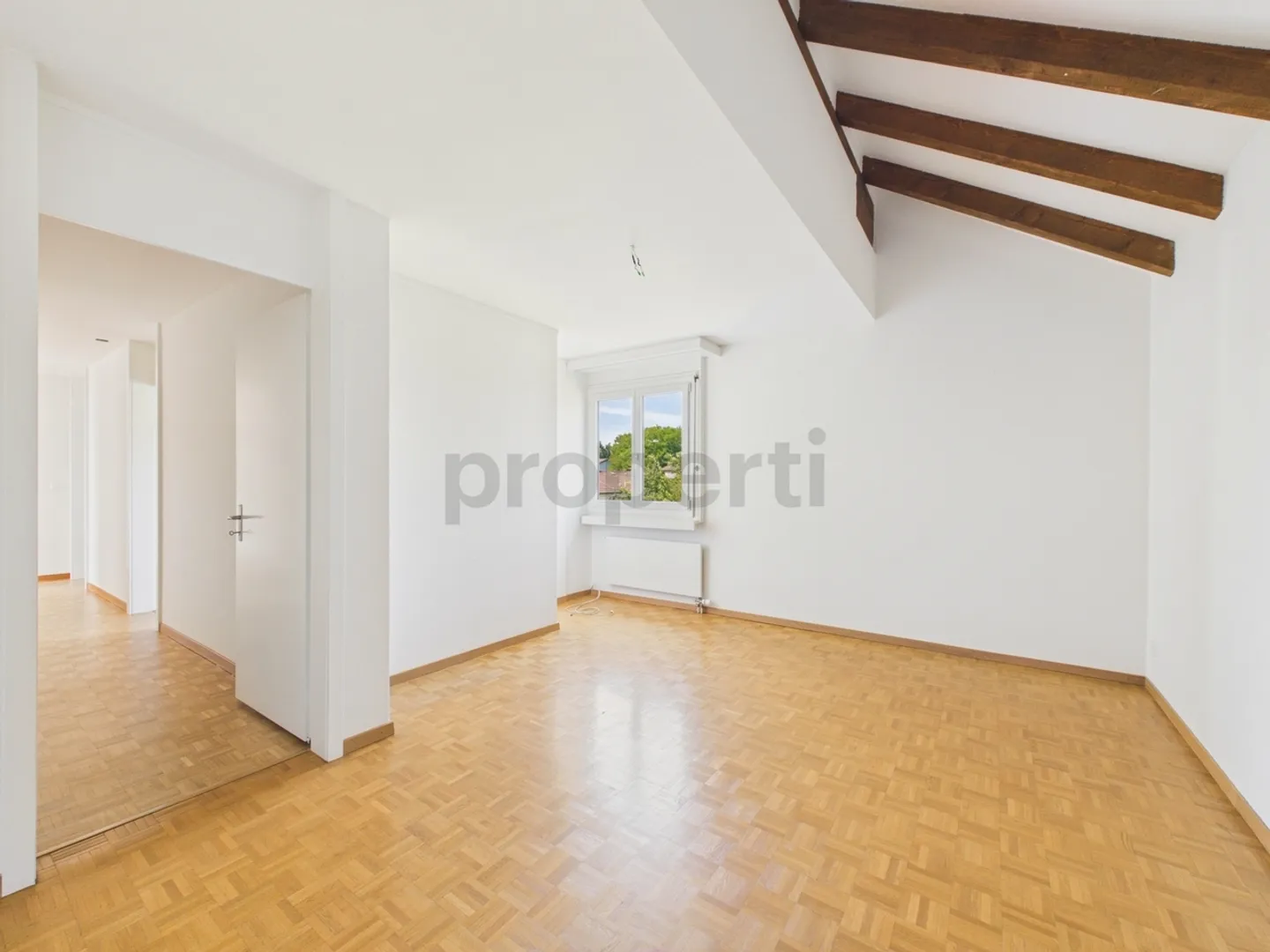 Spacious 5.5-room apartment with three terraces in Seebach - Photo 4 of 11