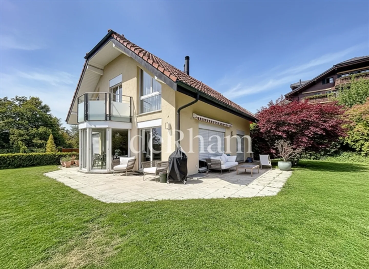 «Helle und geräumige Villa, ideale Lage und Panoramablick» - Foto 1 von 13