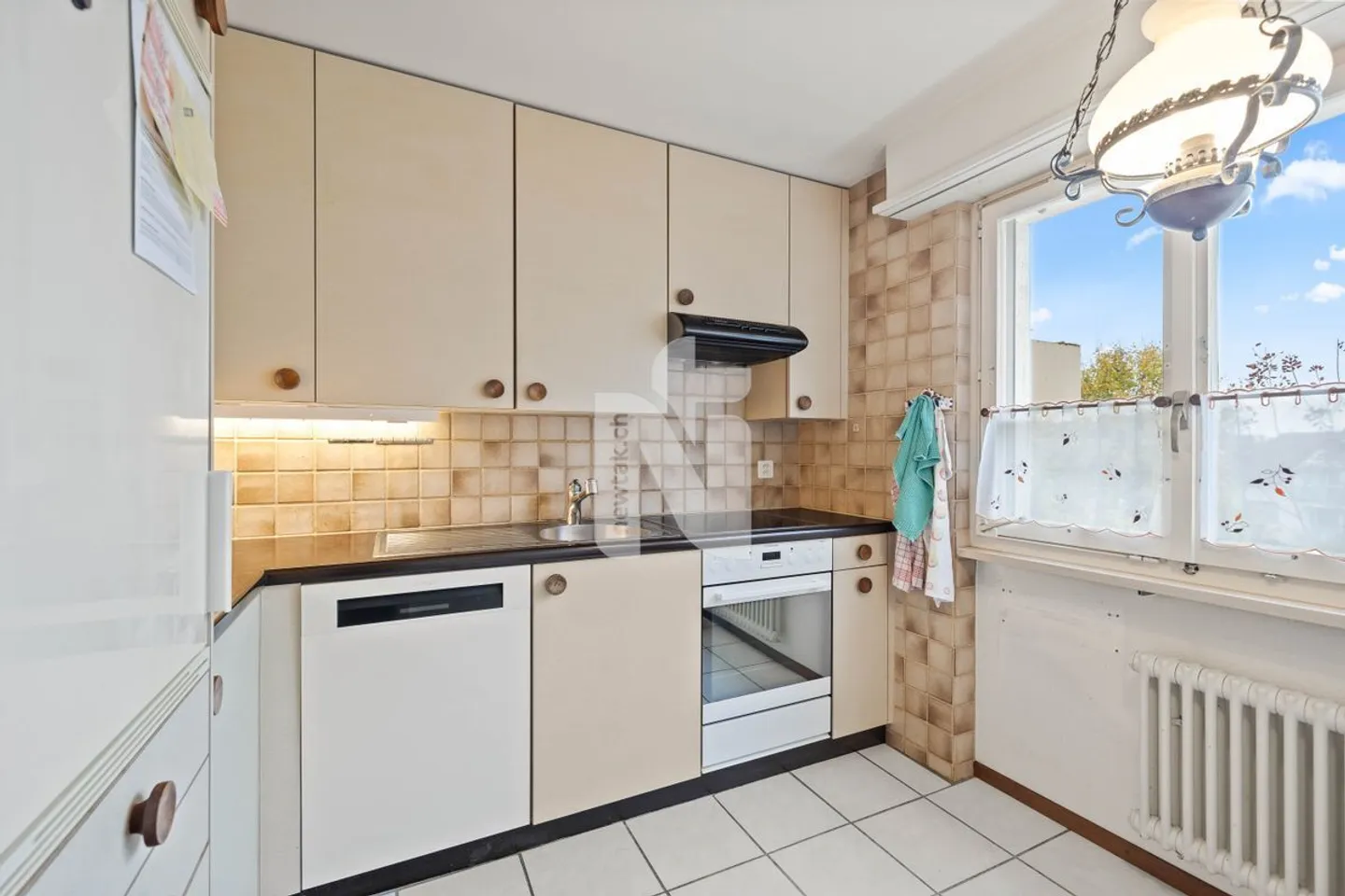 Adatto alle famiglie con balcone, giardino e posto auto in garage sotterraneo - Foto 5 di 13