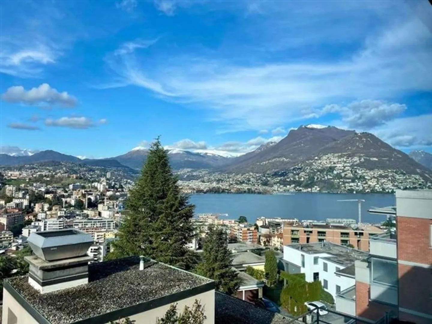 Appartamento 3.5 locali con vista lago - Foto 1 di 11
