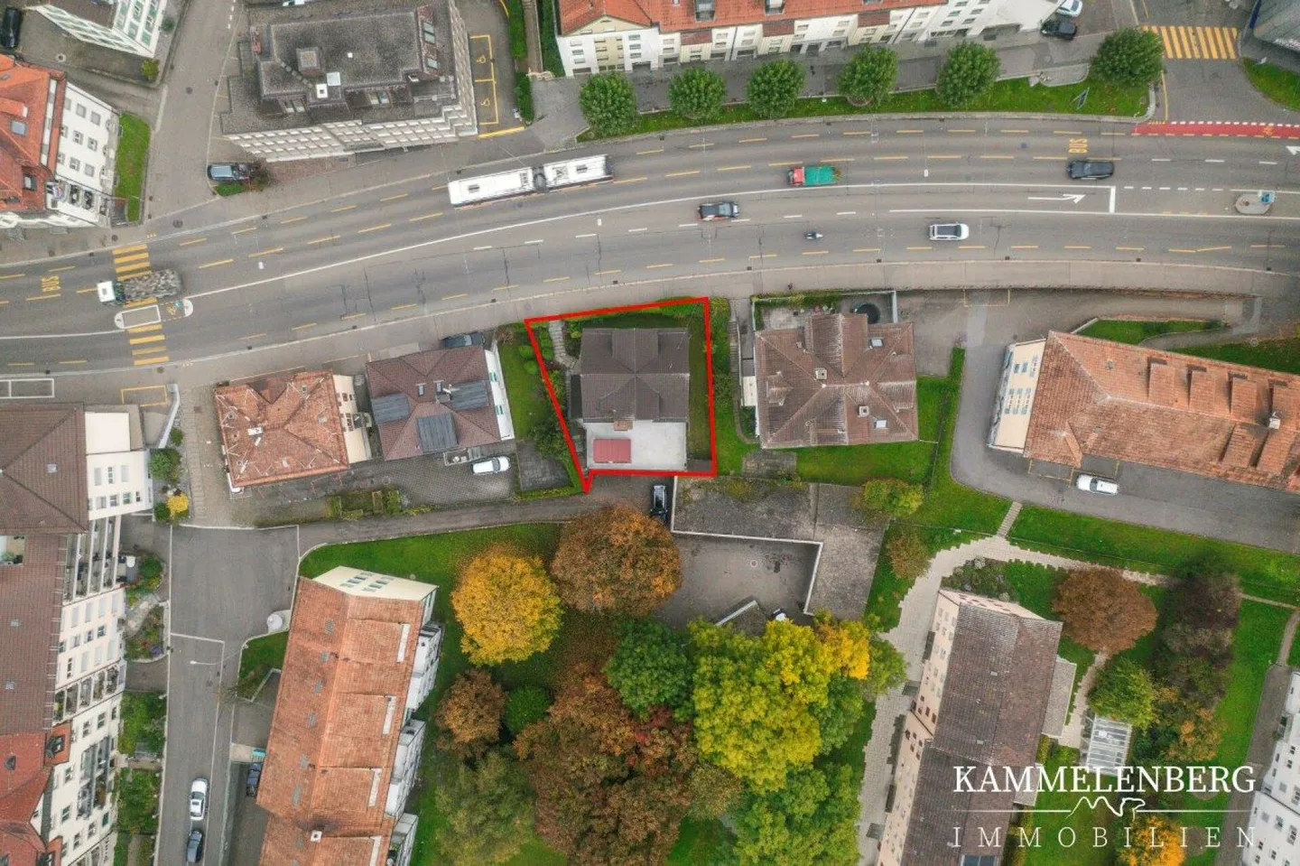 Casa bifamiliare con 11 stanze e 4 posti auto - Foto 3 di 32