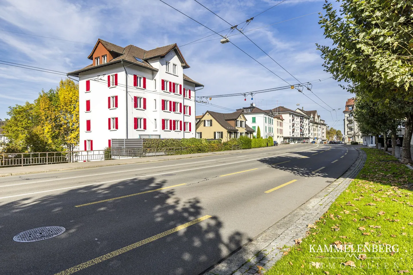 Casa bifamiliare con 11 stanze e 4 posti auto - Foto 4 di 32