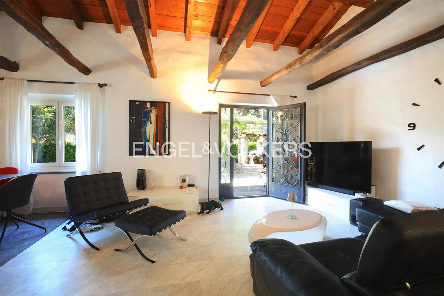 Villa du Tessin dans le style d'une maison de campagne avec 3 appartements et piscine (80) - Photo 1 sur 14