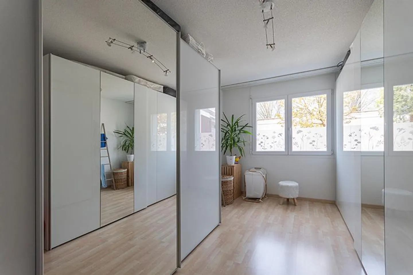 Spacious Attic Apartment - Photo 5 of 5